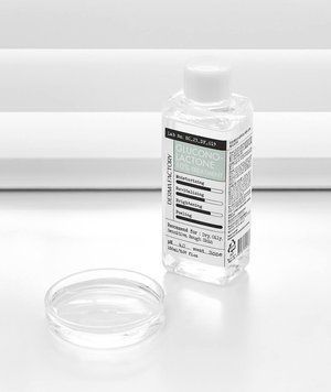 Делікатна відлущуюча есенція &ndash; тонер Gluconolactone 10% Treatment 000217 фото