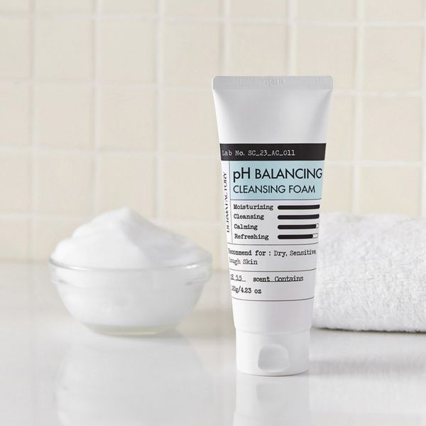 Нейтральна пінка для вмивання обличчя pH Balancing Cleansing Foam Derma Factory 00027 фото