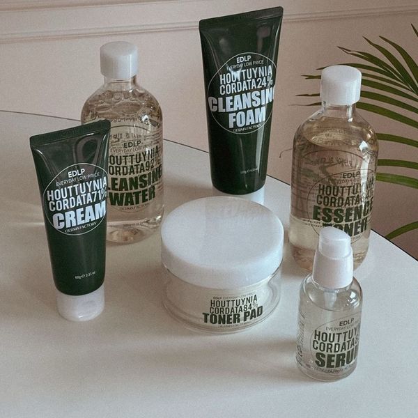 Крем для обличчя з екстрактом квітки хауттюйнії Houttuynia Cordata 71% Cream Derma Factory 00030 фото